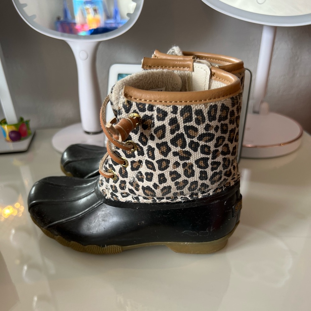 Girls saltwater Sperry Boot Animal Sz 12